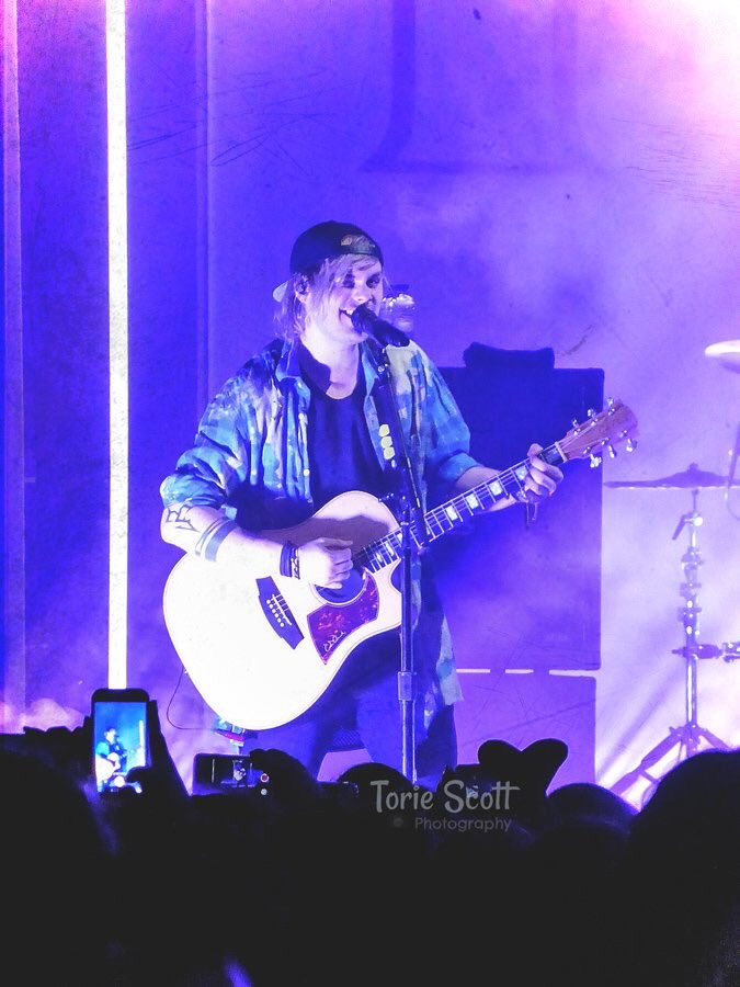 5SOSDATESLAT's tweet photo. Los chicos en el escenario hace unos días! (1) // vía @TVS_Photography
#5SOS3Tour #5SOS3Toronto https://t.co/7vVmbYsU41