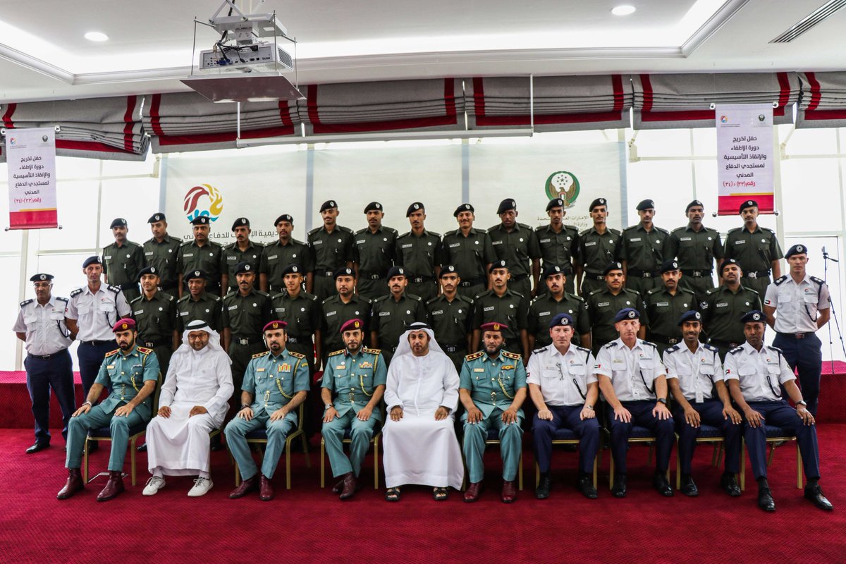 تخريج دورتي الإطفاء والإنقاذ التأسيسيتين الثالثة والثلاثين (33) والرابعة والثلاثين (34) لمستجدي الدفاع المدني، وذلك بعد إتمامهم الدورة بنجاح؛ في احتفال أقامته أكاديمية الإمارات للدفاع المدني اليوم الموافق 18 أبريل 2018.
#أكاديمية_الإمارات_للدفاع_المدني #الدفاع_المدني_دبي