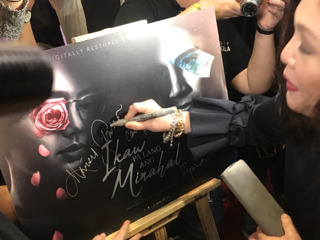 ABSCBNpr's tweet photo. The lead star of the 1992 restored and remastered film “Ikaw Pa Lang Ang Minahal” Maricel Soriano graces the red carpet premiere of her film. #CinemaClassics #ABSFilmRestoration https://t.co/KGfVlvVdNx