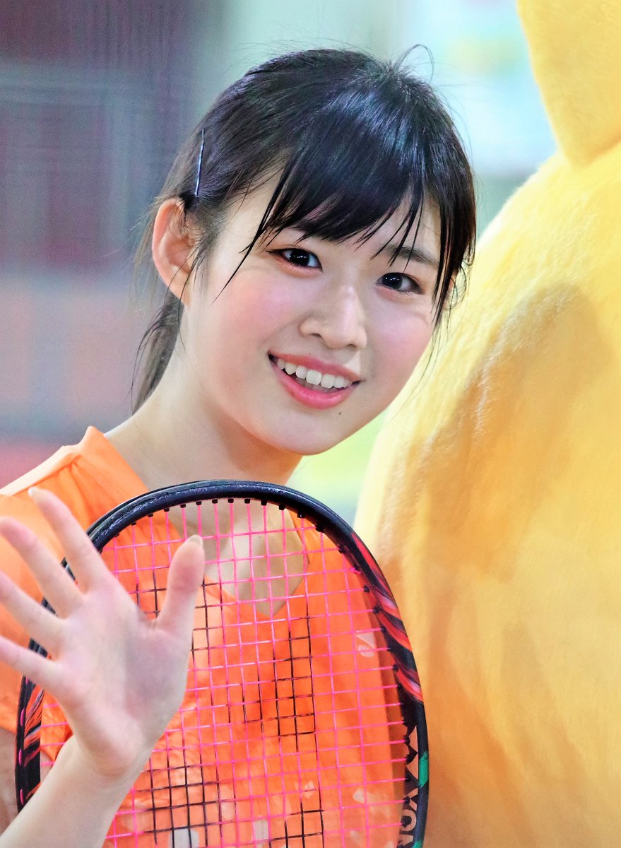 Max Twitterren 東海地方を中心に 全国にテニススクールを展開している テラスラウンジ さんには マスコットキャラクター パコちゃん がいるw けっこう大きい パコちゃんに優しく寄り添う あかりんの写真 お納めくださ い パコちゃんは ほっぺと耳の一部しか