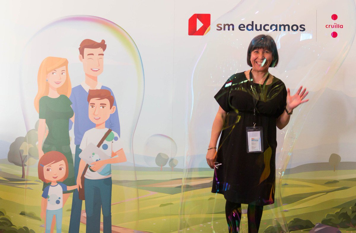 EducamosES's tweet photo. Los últimos afortunados en meterse dentro de la burbuja de @EDUCAMOS_es en el @ITworldEdu Que contentos estamos de que lo hayáis disfrutado tanto 😃 #ITworldEdu10 https://t.co/7sDVQ9U796