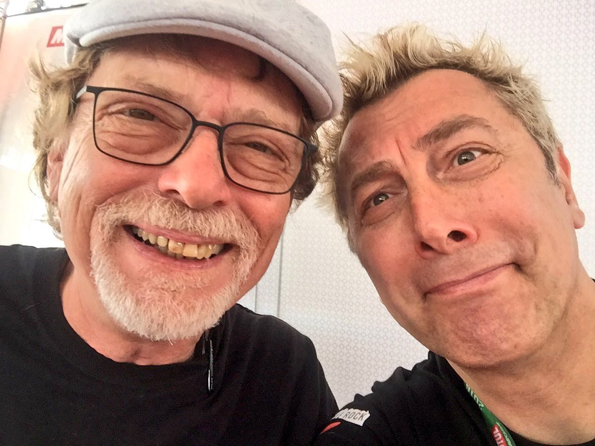 VIRGINRINGO's tweet photo. Alle 14 torna @RevolverShow su @VirginRadioIT Anche oggi avrò a che fare con il mio #Branco di #Revolveriani e tutta la crew di #Revolver Torna @marcogiallini e poi @GiulioRock e anche @giovanniDiPillo Crazy show is coming at https://t.co/RJxR9tX1i5 a lot of #rocknroll 🇮🇹🤘🏻🎧 https://t.co/bt6KdCpqz3