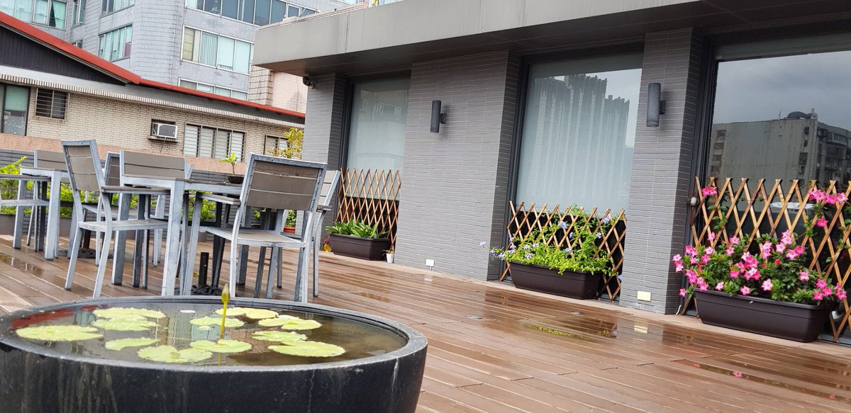 simpleplushotel's tweet photo. Simple+ Hotel 
#荷花含苞待放
#空中花園 #頂樓花園 #頂樓涼亭
#lotus flower is waiting to come out 
#SkyGarden #RoofGarden #TopFloorGarden #Penthouse #TopFloorGazebo
.
.
.
#Taiwan #Taipei
#台灣 #台北
#SimplePlusHotel
#SimpleHotel
#Simple
#台北馥華商旅敦北館
#台北馥華集團
#台北馥華 https://t.co/lqTkzUcZr5
