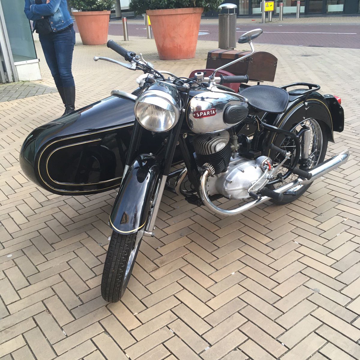 CODAapeldoorn's tweet photo. Gistermiddag kwam deze prachtige Sparta Victoria in de stralende zon aan in #Apeldoorn! 🌞

Wil je dit model in het echt bewonderen? We openen 'Sparta, de sleutel tot een rijker leven' op zondag 29 april! https://t.co/0TsUTVhPSI https://t.co/rhLB93xvCi