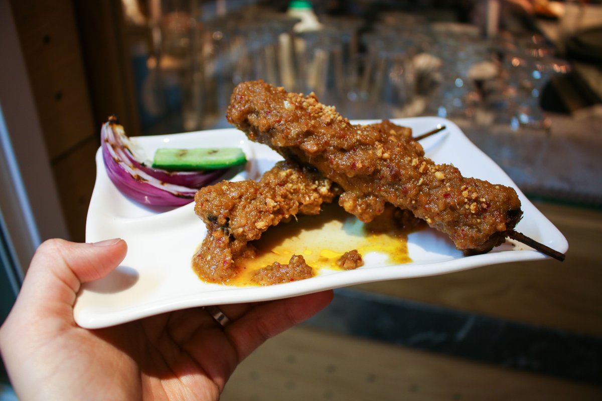 chikitchenfood's tweet photo. Chi Kitchen's mouth-watering chicken satay dish consists of succulent pieces of chicken skewered that marinated in lemongrass and coriander, served with our home made peanut sauce. #Wednesday https://t.co/zCzGHoOWEn