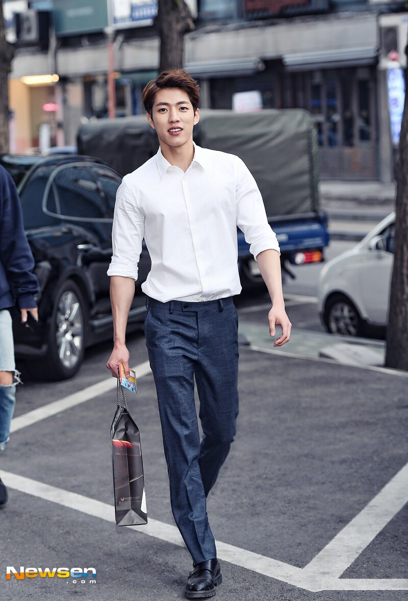 Infinite7Facts's tweet photo. [MEDIA PIC] 180418 KBS 1TV Drama "Love Return" Wrap Up Party - #인피니트 Sungyeol (cr : Newsen) https://t.co/XlAeVGNQSG