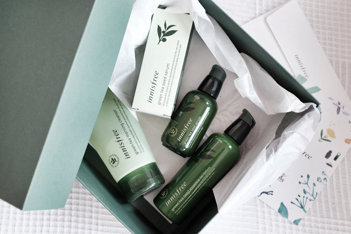Viviennewonder's tweet photo. ได้มาสักพักแล้ว ตัวชาเขียวสูตรใหม่ของ innisfree ตัวนี้ช่วยกู้ผิวพังดีมาก เติมความชุ่มชื้น ปลอบประโลมผิว นี่ว่าช่วยเรื่องสิวด้วย ไม่ทำให้หน้าแห้ง แต่บางเบาไม่หนักหน้าใครยังไม่เคยลองไปลองเลย เวิร์คๆ วี่เอามาแจก 1 เซ็ตขนาดจริง แค่ RT + FOLLOW ประกาศ 18 พค จ้า ลุยโลด https://t.co/IloyERxUxV