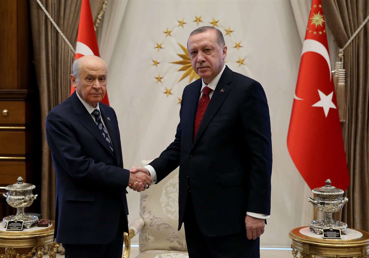 Cumhurbaşkanımız Recep Tayyip Erdoğan, Cumhurbaşkanlığı Külliyesinde MHP Genel Başkanı Devlet Bahçeli'yi kabul etti.