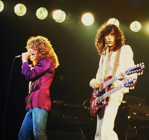Robert Plant and Jimmy Page on stage in Chicago, 1977