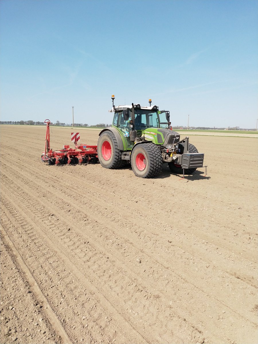 Vandaag een super dag met volop zon. #nieuwefendt #michelincargoXBIB #bietenzaaien