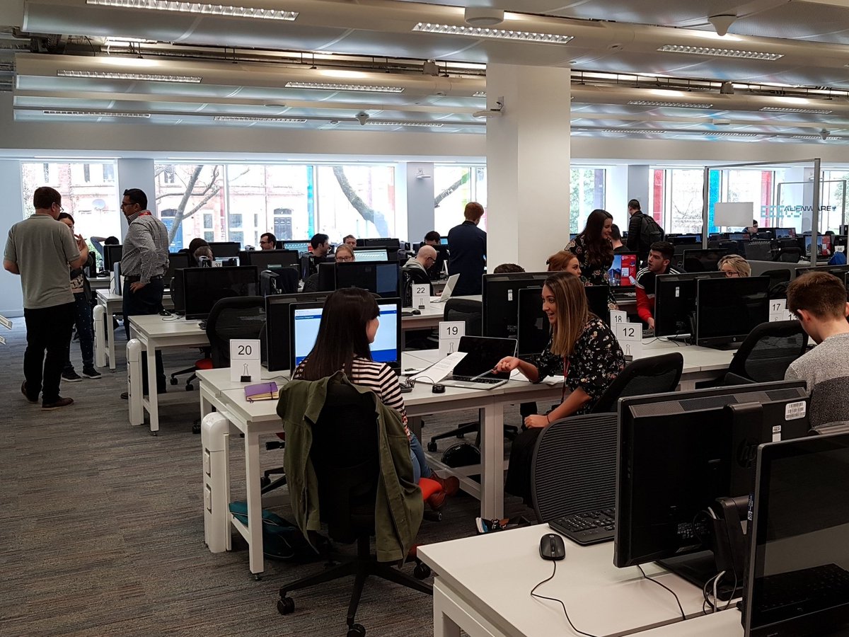 QUBEEECS's tweet photo. The Class of 2018 Computing Expo is in full swing today in the CSB! #loveQUB #eeecs https://t.co/Hq9ETXgw8b