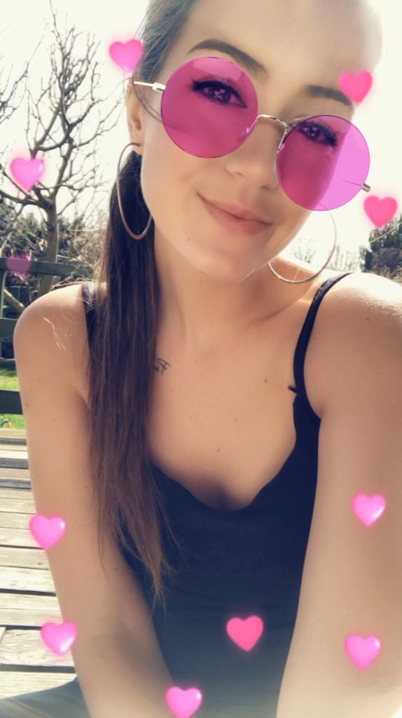 Just one of these days that feel so freaking good! Sun, blue skyyyyy. Work today then off for 4 days. Stream inc? 🤷🏻‍♀️😏