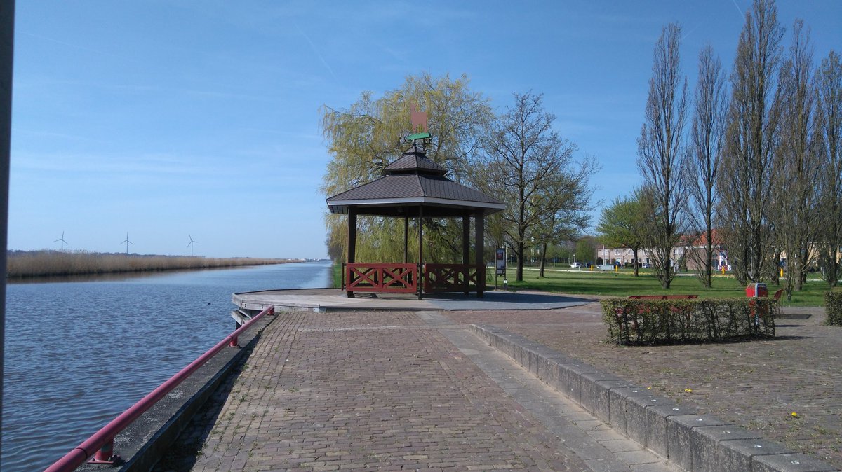 bleekerch's tweet photo. Vanmorgen bij @OmroepFlevoland mogen vertellen over het mooie Tollebeek. De Groengroep is weer actief om het dorp te laten stralen en binnenkort openen wij een educatieve bomenroute. @TollebeekNieuws https://t.co/id0HfzLXpR