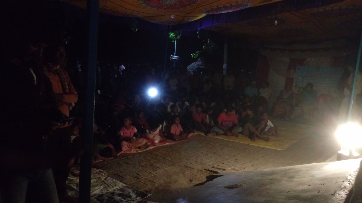 SwachhSiwan's tweet photo. Raatri Chaupaal held at Nizampur Village of Pachrukhi Block, Siwan in presence of respected DM, SP &amp; other District officials 
under #GramSwarajAbhiyan @swachhbharat @LSBA_Bihar #ZSBP #SwachhBharat # https://t.co/Gsvdg7ulHD