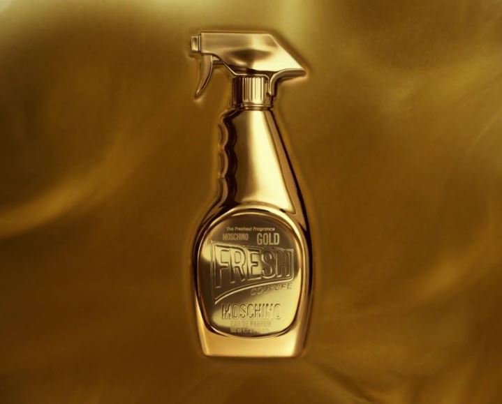 FragranceDirect's tweet photo. RT and FOLLOW to WIN! The Moschino Gold Fresh Couture is iconic! With an instantly recognisable bottle this would look gorgeous on any dressing table. We've got a bottle to giveaway to one lucky winner! https://t.co/VTkvonejo4