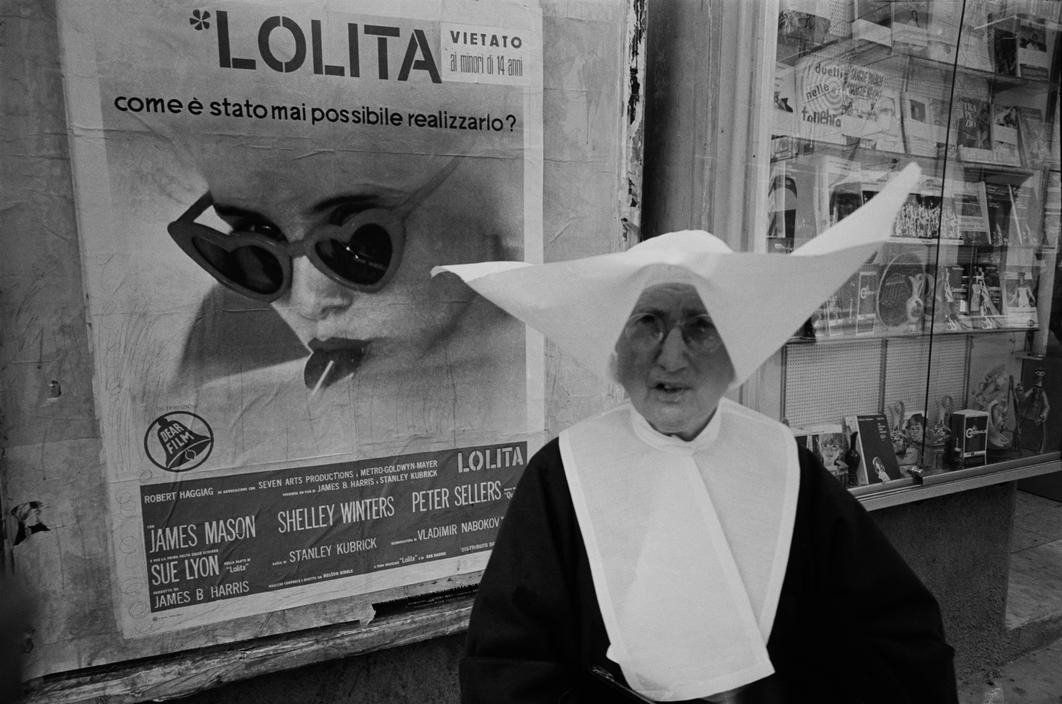 Iconic image taken by photographer Bruo Barbey.
Taken in Palermo in 1964. We wonder what she thought of the movie...
#ItalianInspiration