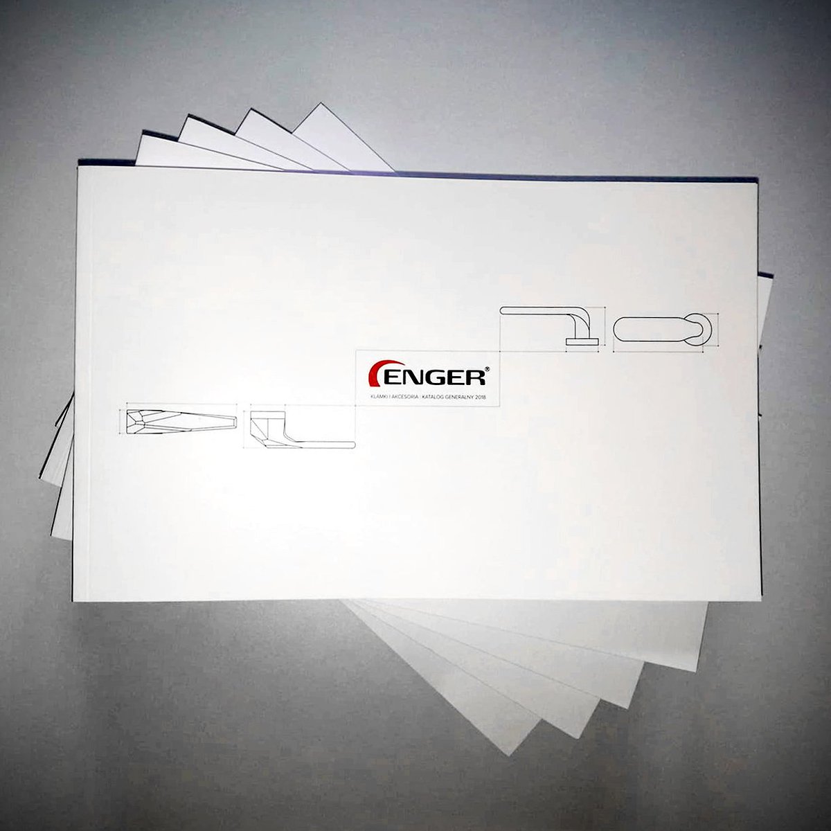 enger_design's tweet photo. Nowy katalog generalny Enger jest odzwierciedleniem pomysłów i projektów, które zrealizowali��my w 2017 roku. Mamy nadzieję, że będzie to przydatna i pomagająca w wyborze publikacja.
#enger #tupai #aprile #klamkenger
https://t.co/Sm13WrWqyF https://t.co/0ppL93phIC