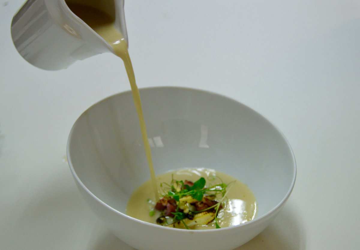 Aprendiendo a cocinar con <a href="/MiquelCalent/">Miquel Calent</a> y <a href="/tomeu007/">tomeu marti</a>: así son los cursos de cocina #a4manos de #Chefsin 👉
 chefsins.com/curso-cocina-a… <a href="/vinamica/">VINAMICA</a> <a href="/EHIB1/">EHIB</a> <a href="/CanCalent/">Can Calent 👩🏻‍🍳</a> <a href="/RestCUIT/">CUIT 👩🏻‍🍳</a> @ArumeSushi