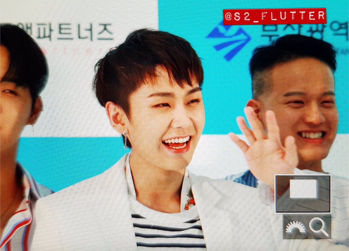 S2_FLUTTER's tweet photo. 180418 블루카펫 #정일훈 @BTOB_ILL https://t.co/LZpZu7ngWG
