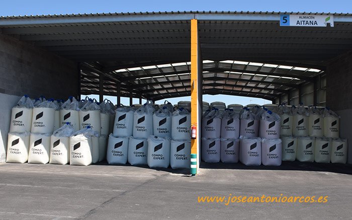 jaarcossanchez's tweet photo. La trinidad de los NPK. Hasta la cocina en la fábrica de #fertilizantes de Vall de Uxó en Castellón https://t.co/tubkQmigIK #comunidadvalenciana #agricultura #abonos @COMPOSpain https://t.co/smVG3hhMCt