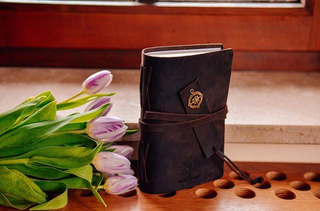 VintagePasseng's tweet photo. Are you looking for a special gift for Mother's Day? We found it! https://t.co/76MExgMru2 #marketing #breaking #thenthefunstarted #euroleague #mothersday2018 #mothersdaygiftguide #mothersdaygift #photography #artist #shoppiQuizz #bulletjournal #booklover #style #blog #travel #a⦠https://t.co/Dn0jZVZqO7