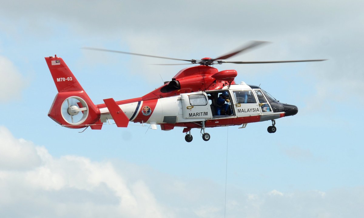 AirbusHeli's tweet photo. The Malaysian Maritime Enforcement Agency @KPMaritimMsia receives our rescue mission award on the sidelines of @DSAMalaysia. The agency was lauded for its prompt and selfless act of rendering relief assistance. The #AS365 N3 fleet played an important role in saving lives #DSA2018 https://t.co/TL2WO1DNf7