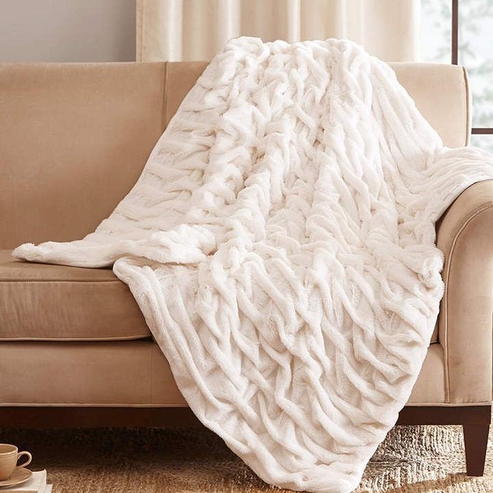 CraftHse's tweet photo. Cozy oversized fluffy blanket 😍😍😍 

#NMGFY2017 Barbara Bush #KTNMorningExpress #KTNNewsCentre #KICCTsavoHall #MidWeekParty #Brekko IEBC Diamond Platinumz Rick Ross Gor Mahia Wafula Chebukati #TrapaDrive #GainWithTrevor #IfikieWazazi #mufc #SDLive #BlackLightning #Beychella https://t.co/WkvzkkUBkY