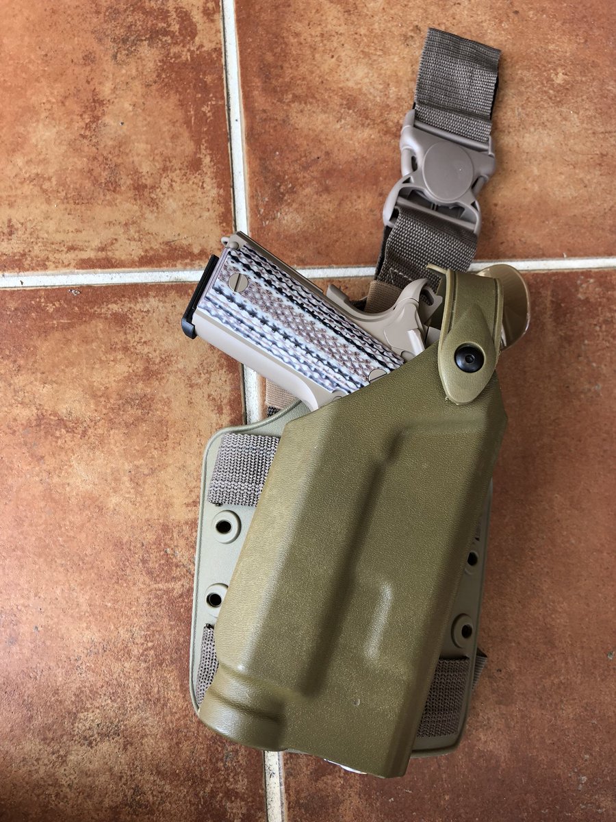 サバゲーショップ Fellowes フェローズ Twitter પર こんにちは バイヤーwです 今日は Safariland 6035タイプ レッグホルスターが入荷しました 最近発売されたm45a1もsurefire X300付きでok ガンに傷がつかないようにスエード加工がされています グロック Ump