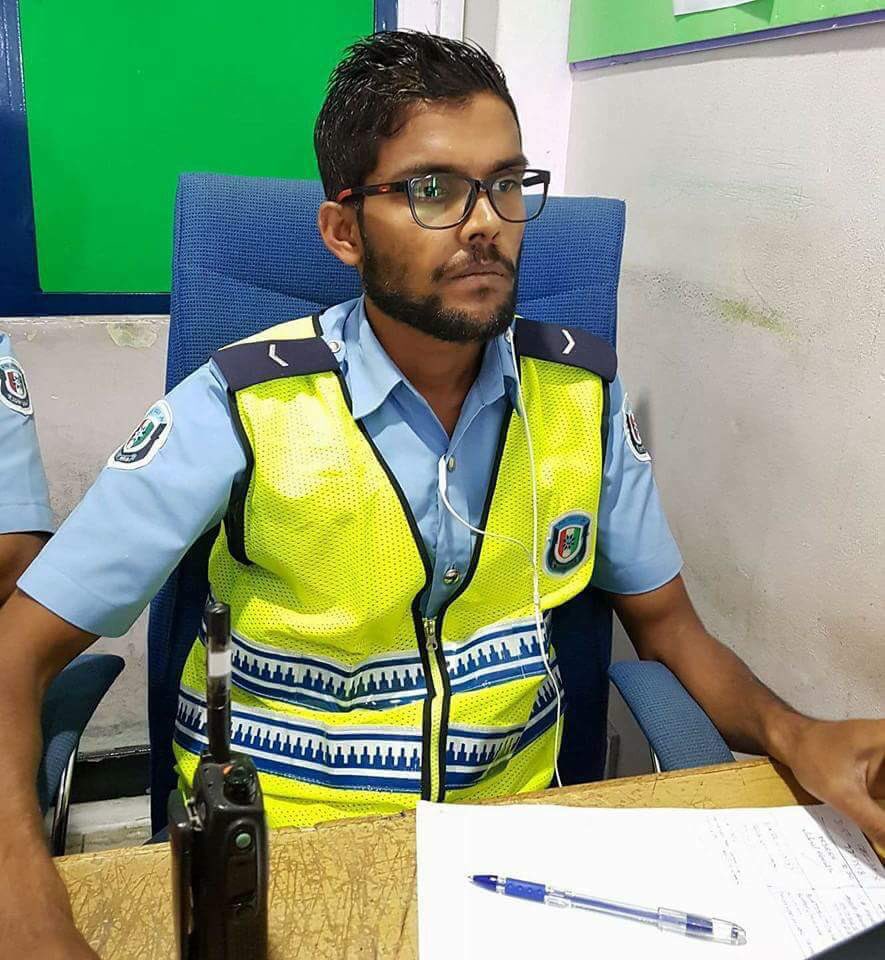 Ahmed Mahloof (@ahmedmahloof) on Twitter photo Komme fuluhakee Mohamed Rifau fadha fuluhakah vumah azumkandalhuvvaa.”Serve & Protect” kuranee Qaumaa Rayyithun kamuga hadhavaa.Aniyaakurun huttaalaa, mifadha amaluthah ithurukoh,rayyithunge loabi hoadhavaa. <a href="/PoliceMv/">Maldives Police</a> ah gellifaivaa ithubaaru hoadhavaa.Rifau ah shukuraai saabas Komme fuluhakee Mohamed Rifau fadha fuluhakah vumah azumkandalhuvvaa.”Serve & Protect” kuranee Qaumaa Rayyithun kamuga hadhavaa.Aniyaakurun huttaalaa, mifadha amaluthah ithurukoh,rayyithunge loabi hoadhavaa. <a href="/PoliceMv/">Maldives Police</a> ah gellifaivaa ithubaaru hoadhavaa.Rifau ah shukuraai saabas