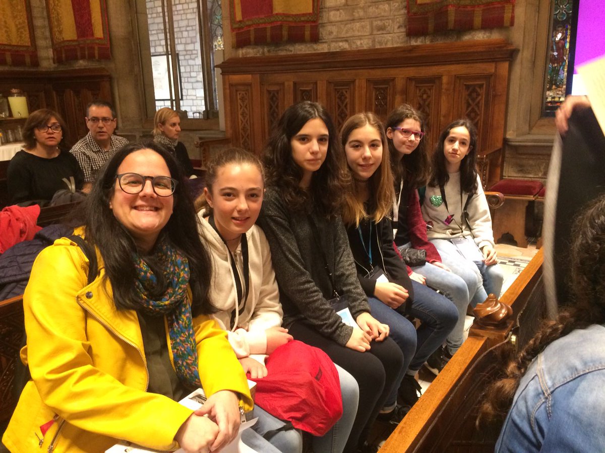 AlbalatAna's tweet photo. Venim a l'ajuntament de Barcelona a presentar #DigiApp del projecte @technovation per promoure les vocacions STEAM en noies @InsErnestLluch #STEMcat https://t.co/TUIClwkJwP
