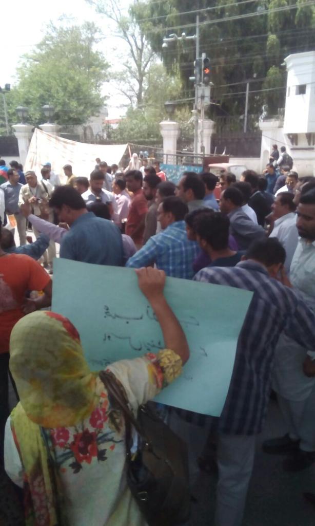 IbrahimHaider77's tweet photo. Dharna started..
#UstaadKoIzatDo https://t.co/yg2gKbPR7O