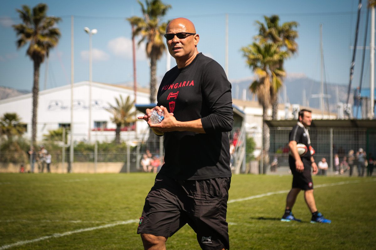 RCTofficiel's tweet photo. 🎊 Aujourd'hui, nous souhaitons un joyeux anniversaire à Gilles Allou, préparateur physique de l'équipe du RCT ! 🕶️ https://t.co/m0M5O403K2