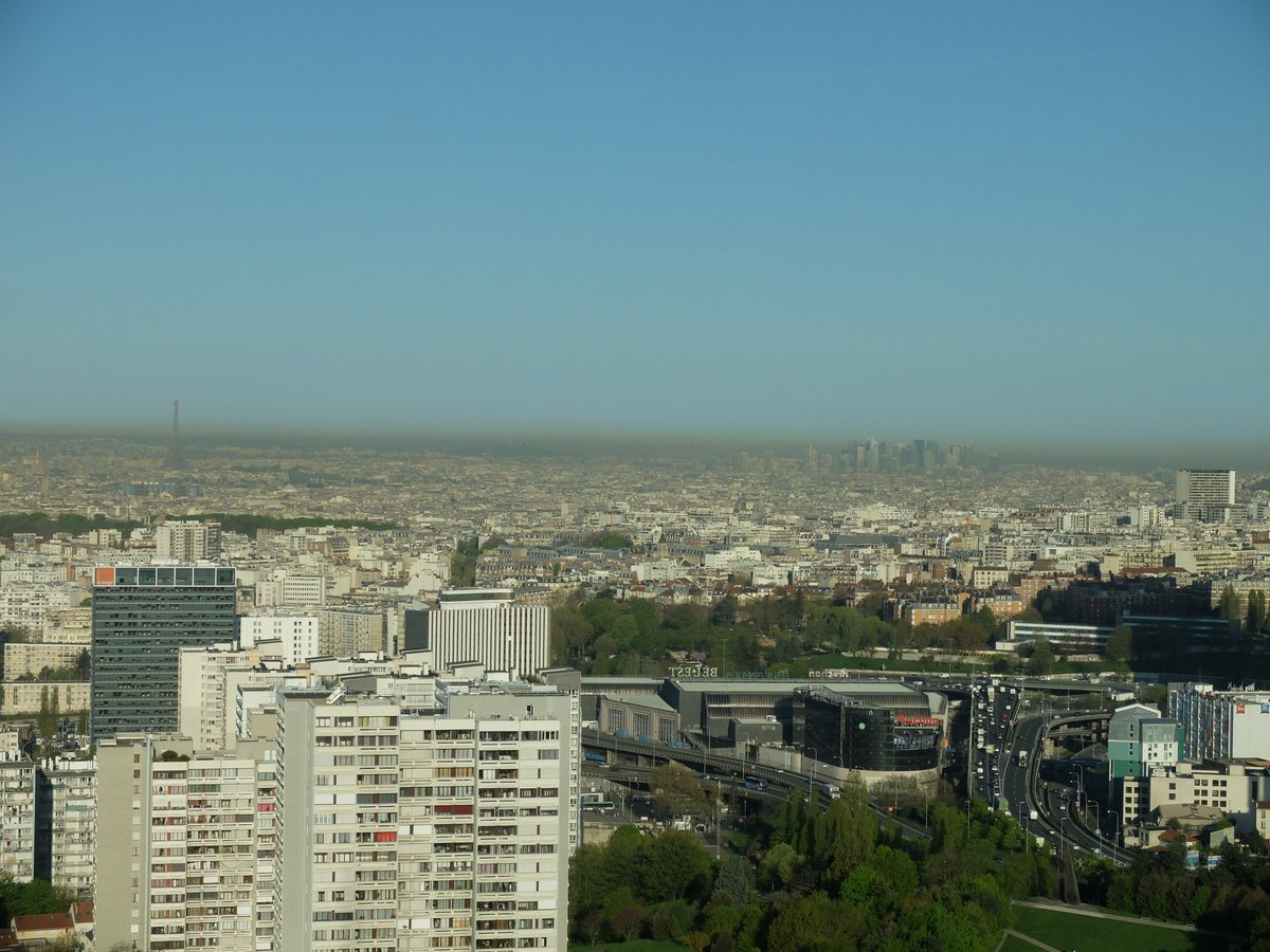 Il fait merveilleusement beau mais j'hésite à prendre mon vélo aujourd'hui... #stoppollution #Paris <a href="/Respiraction/">Respir'action</a>