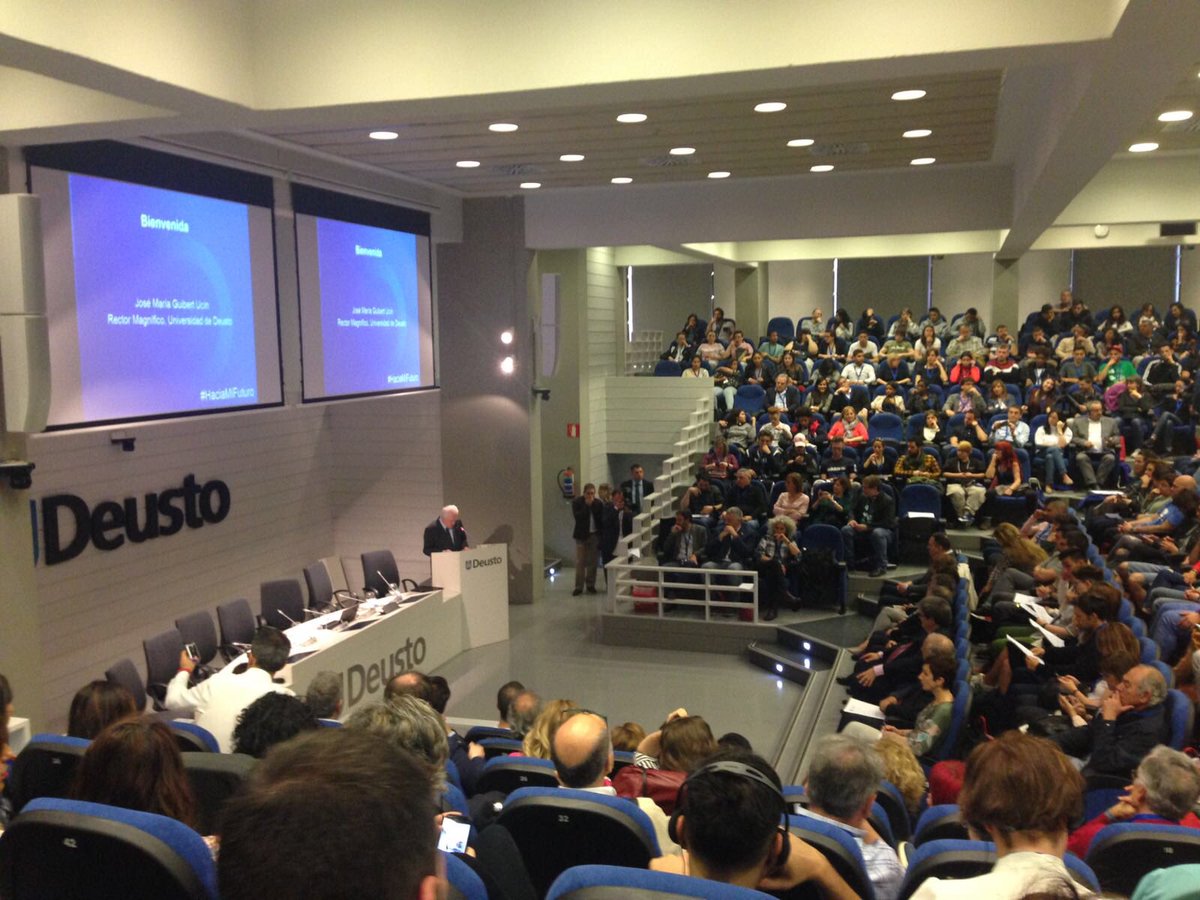 ArrabalAID's tweet photo. Empieza encuentro  #HaciaMiFuturo con las Palabras del rector J. M. Guibert @deusto y de J. Manuel Cano @Penascalkoop quien recuerda los 21 años de su Escuela de segunda oportunidad. Ahora la vocalía joven @E2OEspana con la participación de nuestro usuario Jesús. https://t.co/ijYhDlcDd5