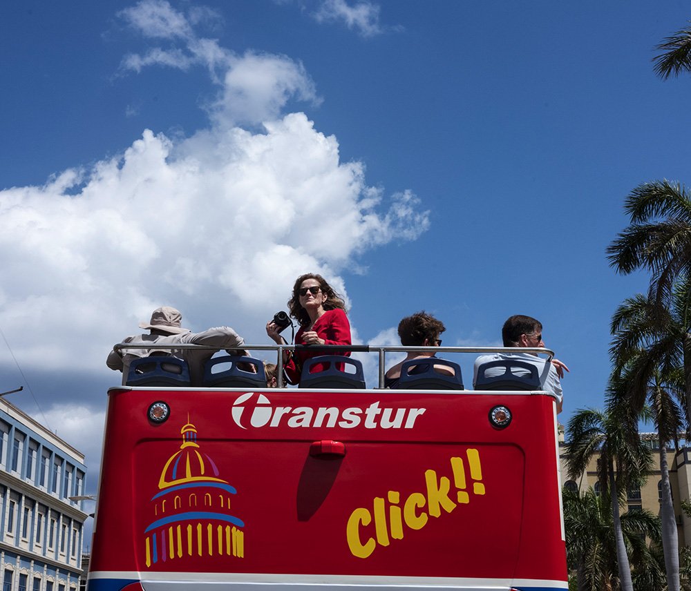 EchosGraphiques's tweet photo. « Cuba : l'île interdite » – Nouveau grand-format photo à découvrir sur @LesEchos, avec un texte de @ElsaConesa, des images de @mathiasdepardon, le tout réalisé par @arnaudpoilleux @LesEchosPhotos https://t.co/6MB3dWIIsw https://t.co/26qFLFeVdm
