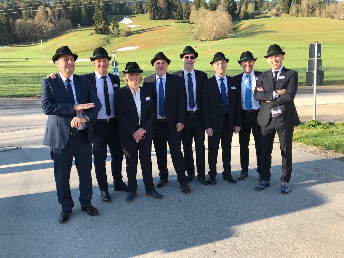 BoweSystec_FR's tweet photo. XDays nous sommes là @Busnel_Bowe  @francoisguich13 @fredereze @djsylvao ! #Team@BoweSystec_FR #XDaysAugsburg #Bavièrelook #innovation #Hightech #Event #DirectMailer #tricolisOptimus #ChâteauNeuschwanstein 📦📩💫🎩 https://t.co/pmNV5WLNCx