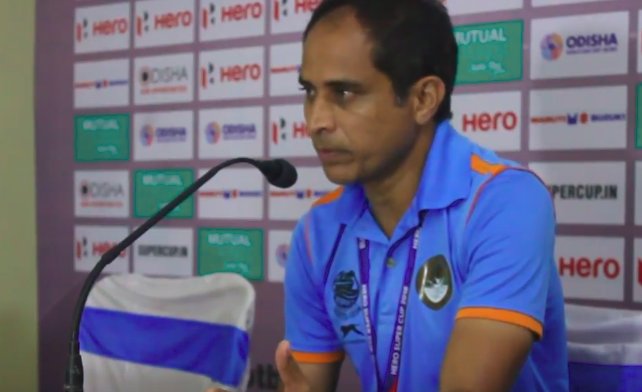 TFGfootball's tweet photo. FULL VIDEO: Mohun Bagan coach Shankarlal Chakraborty, Bengaluru FC gaffer Albert Roca and yesterday's hat-trick hero Miku react to #MBvBFC right after the match... #HeroSuperCup #indianfootball
WATCH HERE: https://t.co/sM7P95nzrM https://t.co/ddVRCgSSHC