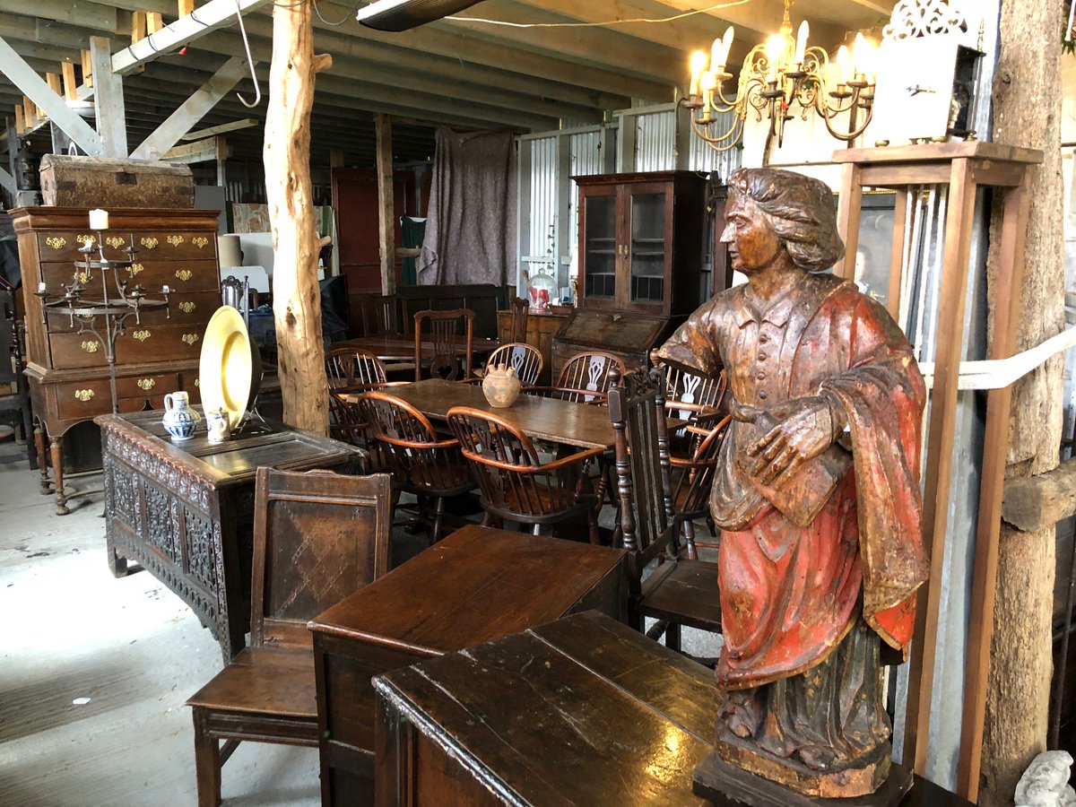peterbantiques's tweet photo. It's time for a photoshoot here in Harthill Hall, so many new pieces to shoot and upload to the website this afternoon! https://t.co/QljZmckaNA