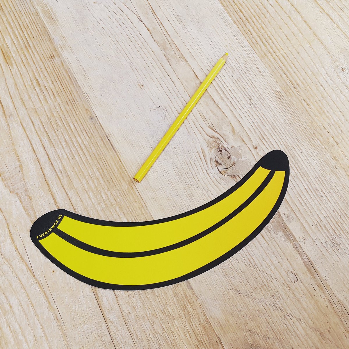 In oktober verzorgde <a href="/kimwaninge/">Kim</a> de bananenhapjes op onze #bananenexpo en nu is er een prachtig hardcover #bananenboek met 50+ zoete én hartige recepten! Verkrijgbaar via kwokshop.nl - alleen vandaag met gratis herkenbanaan!

#bananaday #legeenbanaanopjehoofddag