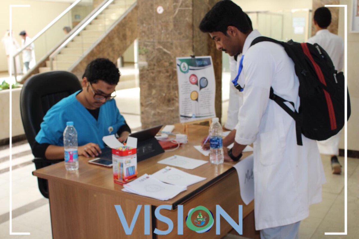 VisionPHv's tweet photo. سعدنا بالأمس بإنجاز أول ورشة عمل #دواءك_استخدمه_صح بكلية الصيدلة ✔️😍 @nalhakamy و د. زهير أوان @KAUPharmacy @KAU_PR https://t.co/9c7y8oU6tR