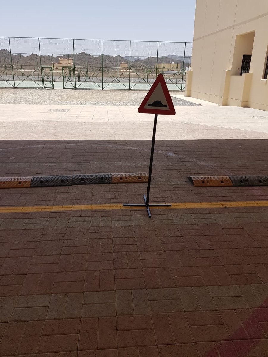 alsaed_hay's tweet photo. تزويد المدينه المروريه بالاشارات التحذيريه https://t.co/XEp8l9bRpu