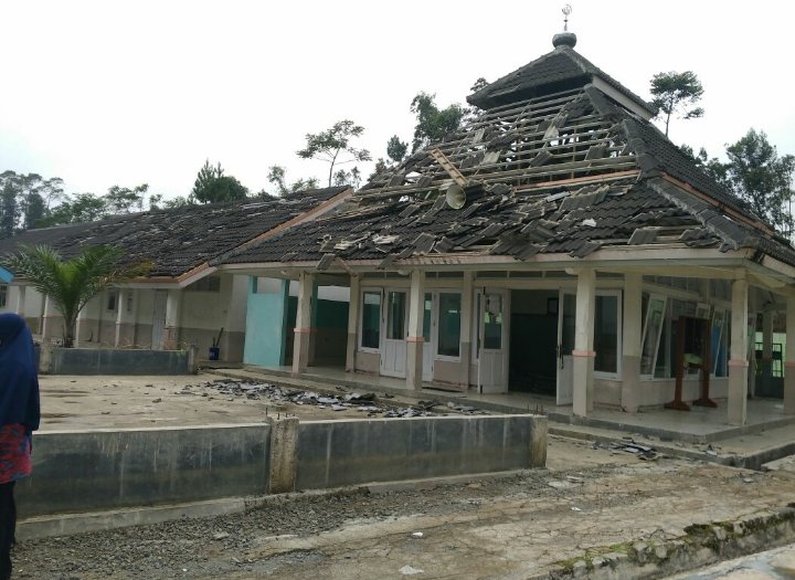 Info Gempa Mag:4.2 SR, 18-Apr-18 13:28:35 WIB, Lok:7.22 LS,109.66 BT (19 km Tenggara KAB-PEKALONGAN-JATENG), Kedlmn:10 Km ::BMKG-PGR VII #InfoWonosobo #InfoJateng