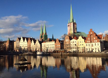 La Ciudad Hanseática de Lübeck, fue durante varios siglos la 'capital' de la liga Hanseática y conocida como la 'Reina de la Hansa'. En 1356 se realizó allí el primer congreso de la Liga. #PatrimoniodelaHumanidad