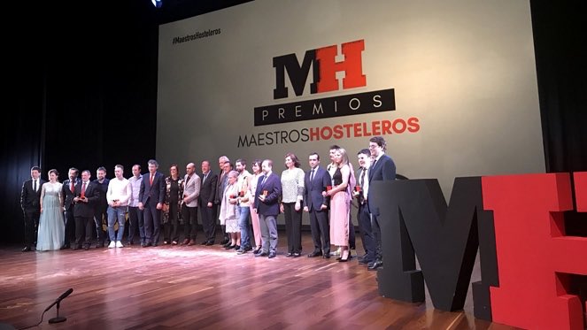 Muchísimas felicidades a los galardonados en los Premios #MaestrosHosteleros 2018 ow.ly/JaoC30jxZTR vía <a href="/rtvcyl/">Radio Televisión de Castilla y León</a> 👏🏻👏🏻💛