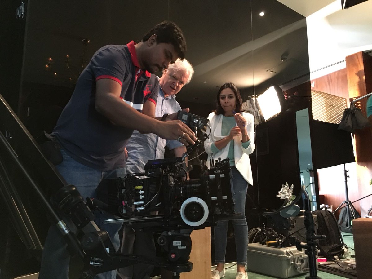 ResolutionDoha's tweet image. Talk about busy – the only time we’ve had people in our office this week is when we’ve turned it into a film set! Otherwise, our teams have been shooting some major projects up and down Doha. 

#ResolutionFilms #FilmProduction #tvcommercial #corporatefilm #Qatar #behindthescenes
