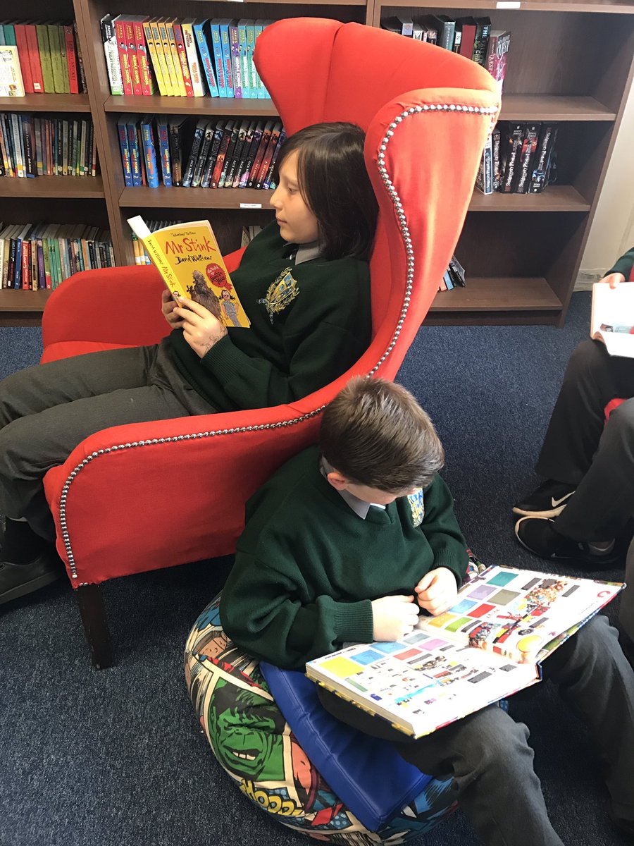 MsMcCFranner's tweet image. Our favourite day of the week is Wednesday as we start the day with #library time! Thank you for the gift that keeps giving @ALGoodbody! #franner #readleadsucceed #greatstart #happywednesday