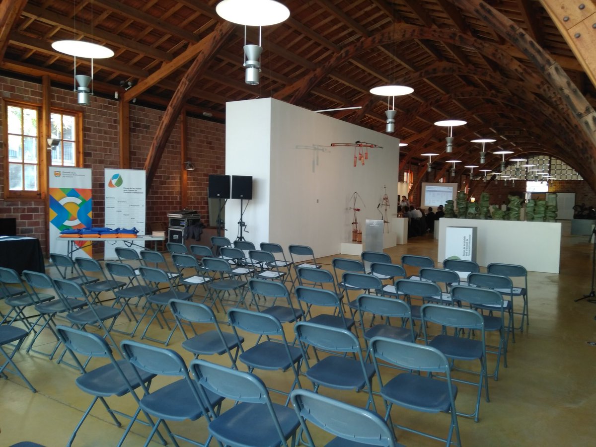 EducacioMataro's tweet photo. Tot preparat per la Signatura del Conveni del Fòrum de ciutats amb Consell de Formació Professional.
L' inici de l' acte és a les 12h a @GaudiMataro 
#MataroFP 
#ForumFP 
@matarocat https://t.co/gA4tFV5hp8