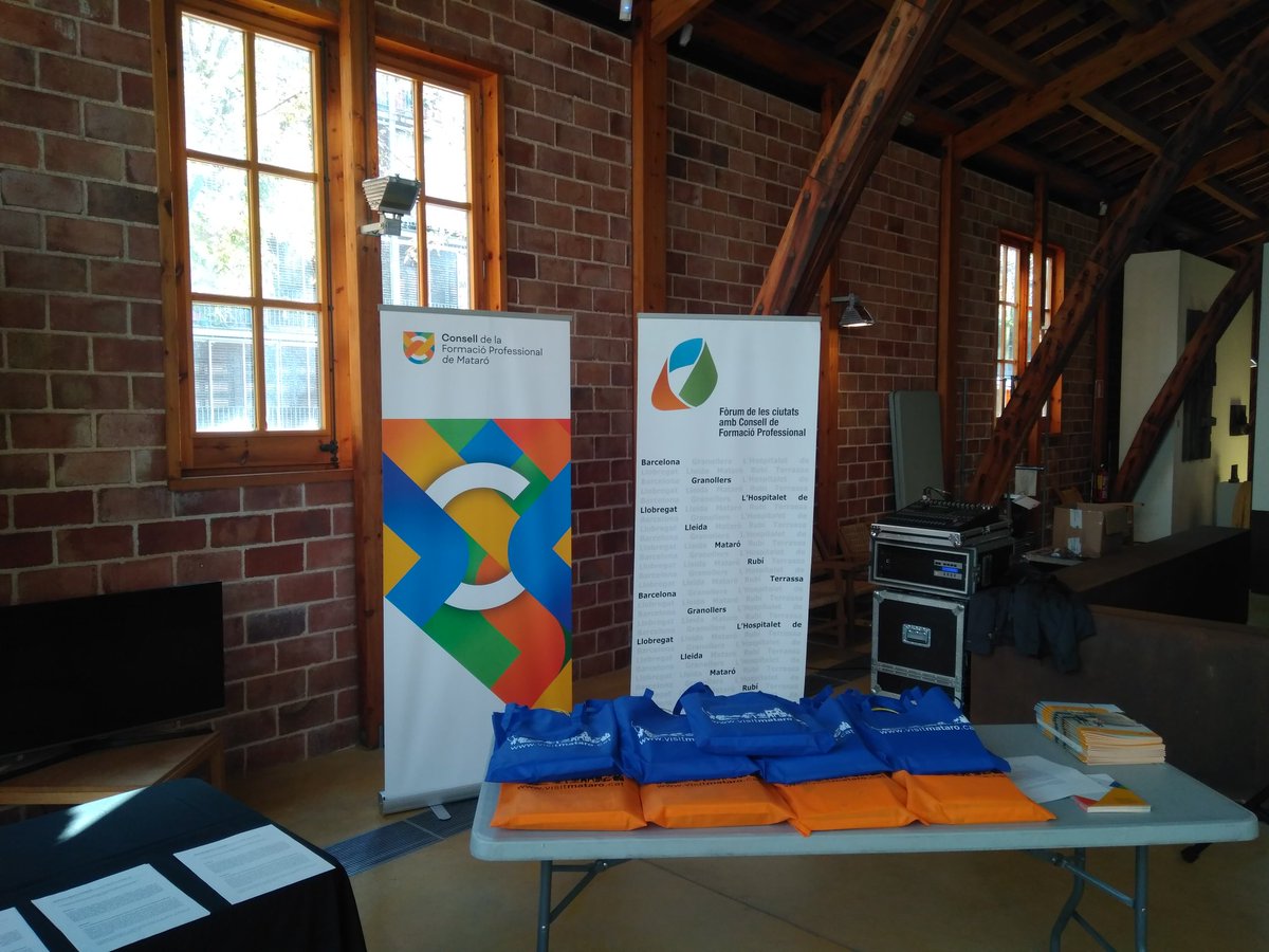 EducacioMataro's tweet photo. Tot preparat per la Signatura del Conveni del Fòrum de ciutats amb Consell de Formació Professional.
L' inici de l' acte és a les 12h a @GaudiMataro 
#MataroFP 
#ForumFP 
@matarocat https://t.co/gA4tFV5hp8