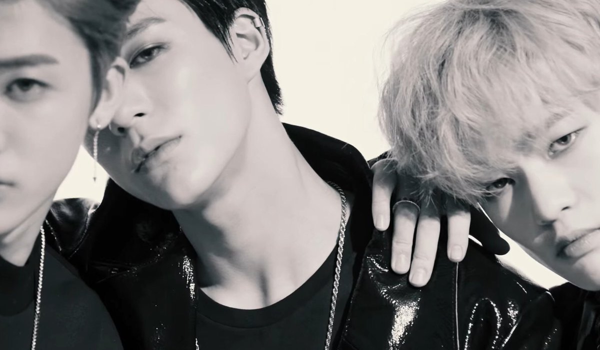 chewyeol's tweet photo. why am i crying https://t.co/SxP6ApXqUB