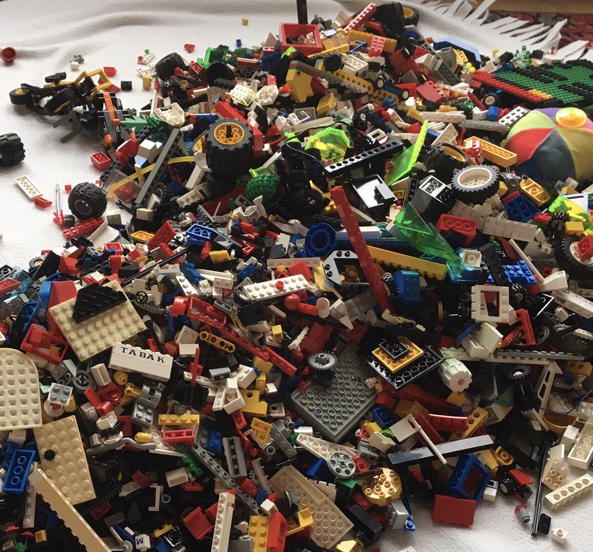 luk1sch's tweet photo. @gabrealness Lego ist wichtig? Dann sollte ich mal anfangen zu packen für die #ftdt18 https://t.co/lrBtRlC5u0